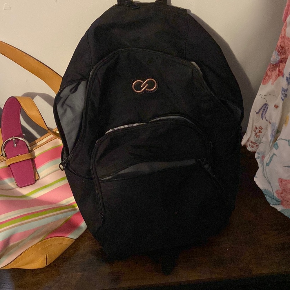 Black Carrie underwood bag